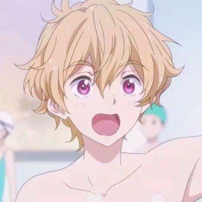 眼镜王蛇爬向民房两幼童浑然不觉
